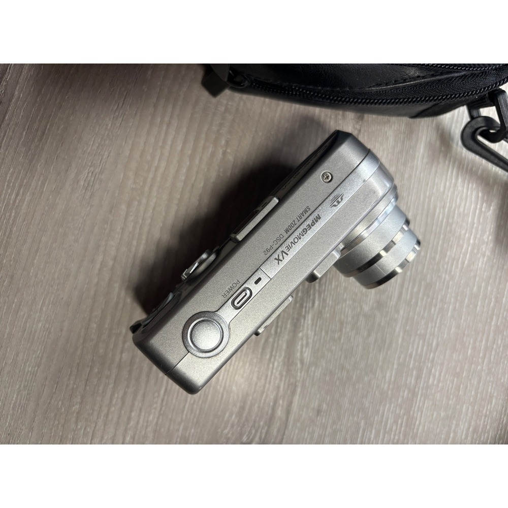 Sony Cyber-shot DSC-P92 5.0MP Digital Camera 3x Optical Zoom with Case TESTED - Picture 7 of 13